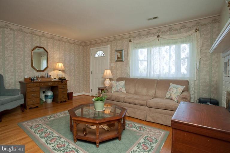 21500 Slidell Road Boyds, MD 20841 - Photo 7 of 24 Living Room #2