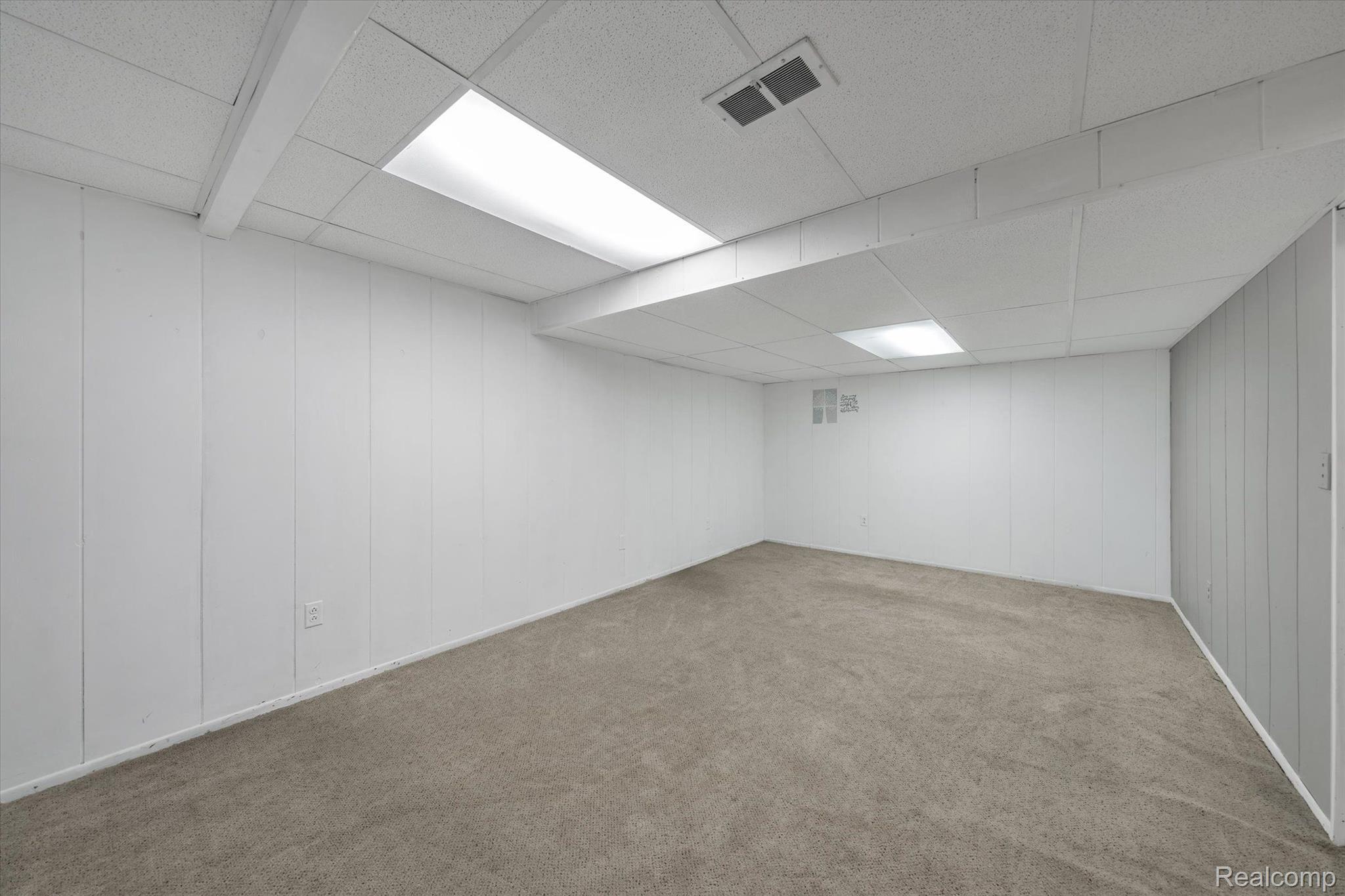 639 Oakbrook West Rochester, MI 48307 - Photo 46 of 51 Gallery Image 46