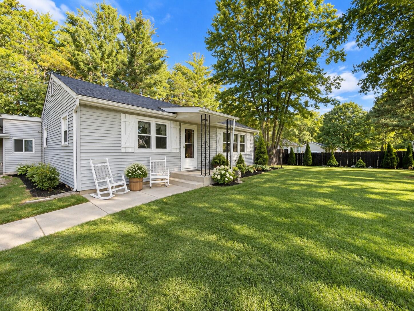 11195 Mcgregor Road Pinckney, MI 48169 - Photo 24 of 27 Front of Home
