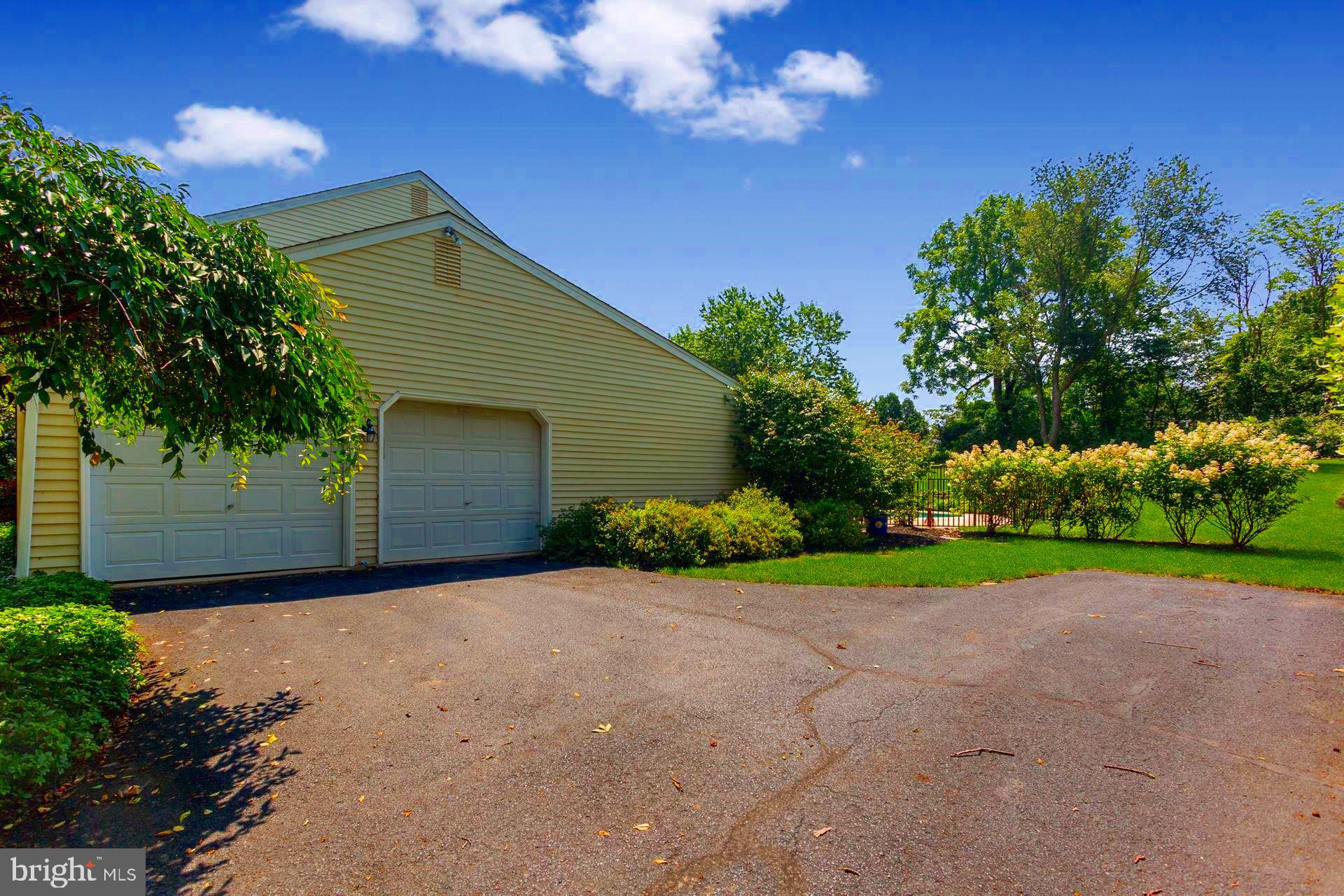 2039 Spring Valley Road Lansdale, PA 19446 - Photo 5 of 36 Gallery Image 5