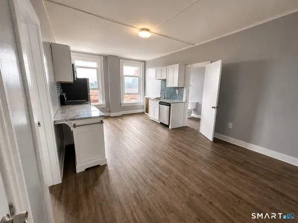 $1,395 | 460 Main Street, Unit 13, Middletown, CT 06457