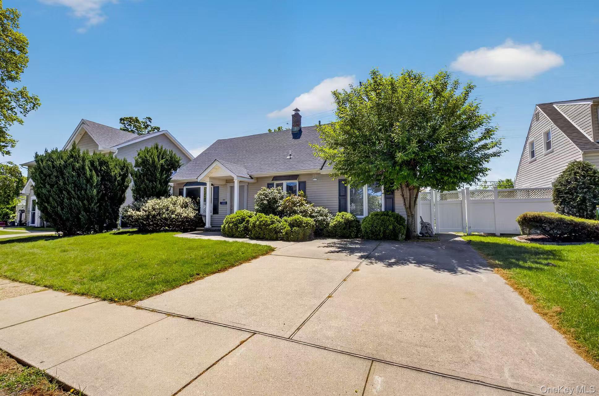 84 Cornflower Road Levittown, NY 11756 - Photo 2 of 18