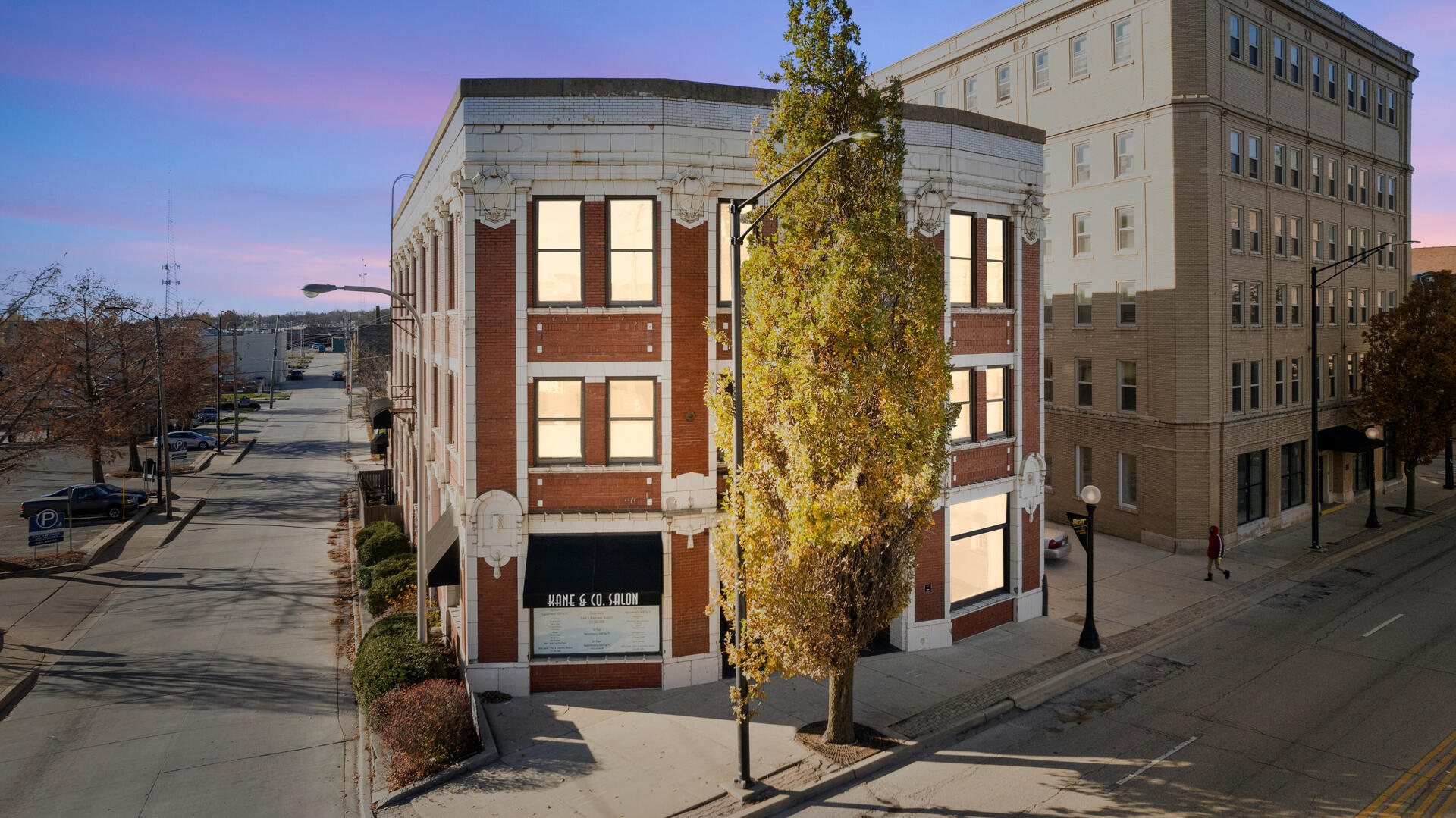 41 East University Avenue Champaign, IL 61820 - Photo 2 of 83 a front view of a building with a garden