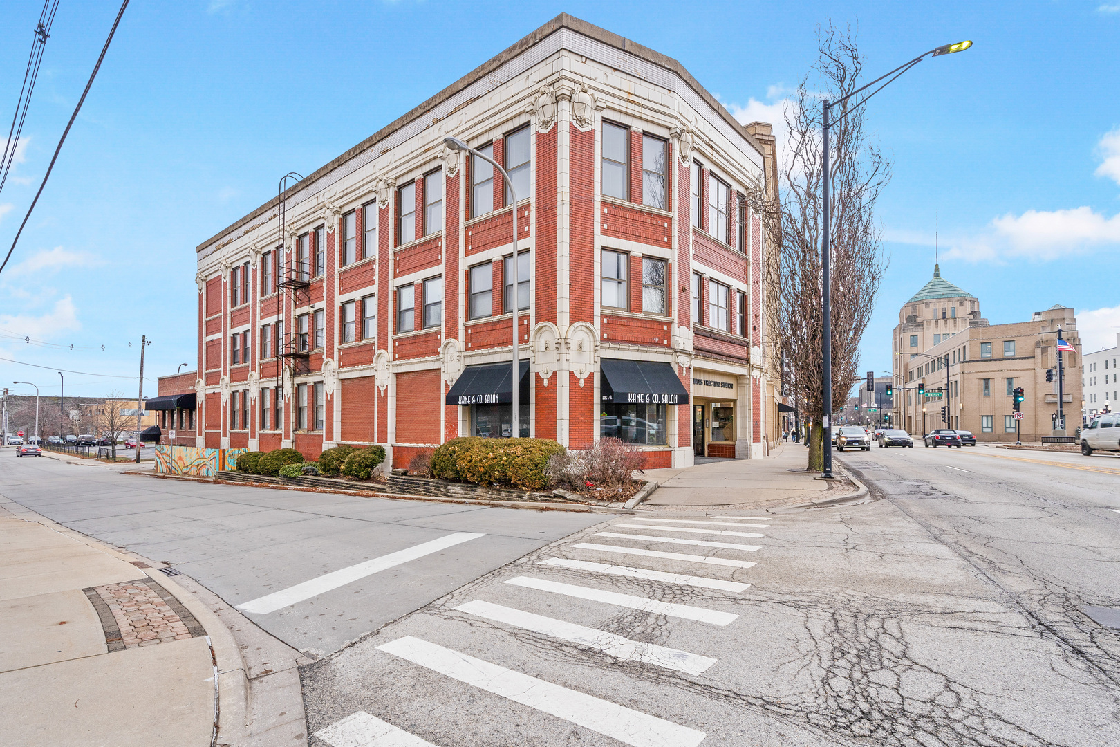 41 East University Avenue Champaign, IL 61820 - Photo 3 of 83 a front view of a building