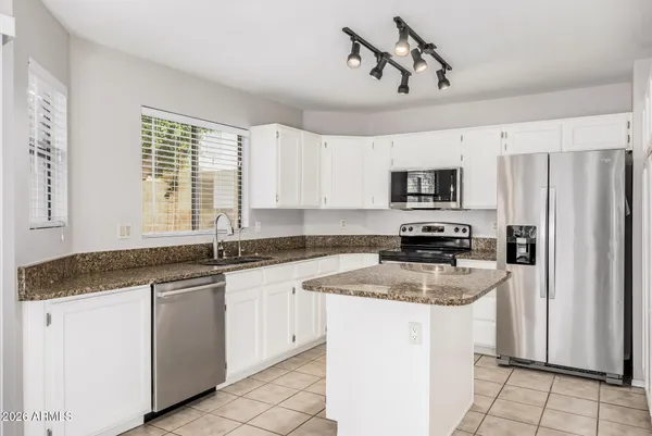 $2,895 | 931 North Whalers Cove Drive, Gilbert, AZ 85234