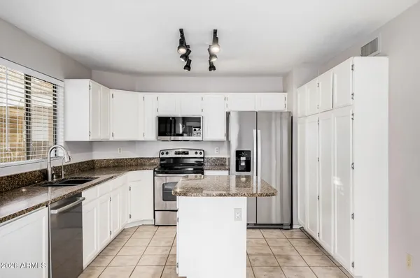 $2,895 | 931 North Whalers Cove Drive, Gilbert, AZ 85234