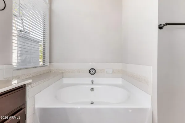 $2,895 | 931 North Whalers Cove Drive, Gilbert, AZ 85234