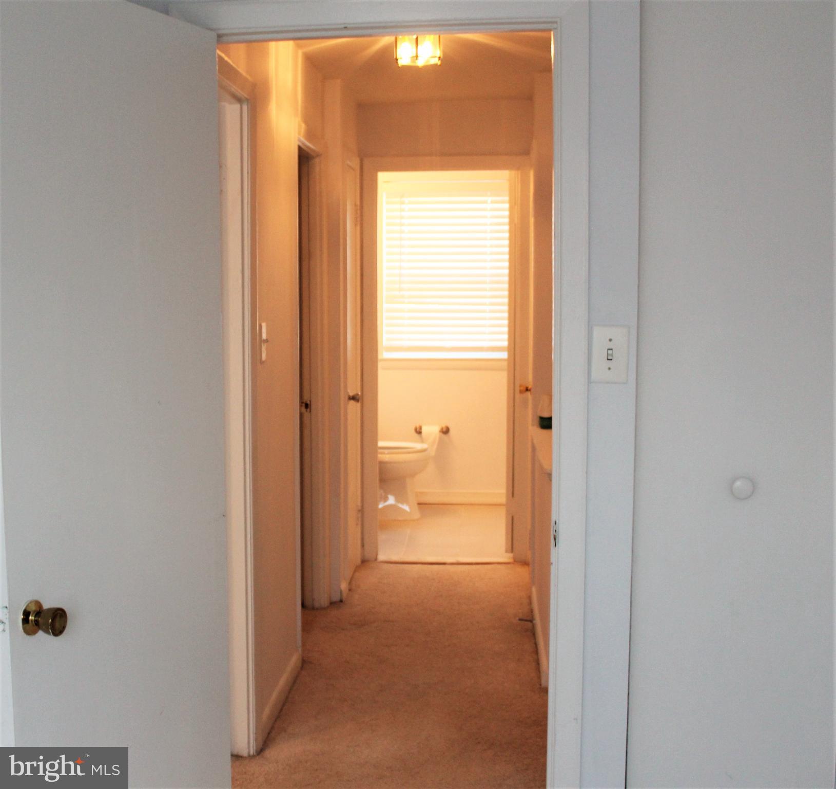 602 Markham Road Baltimore, MD 21229 - Photo 4 of 36