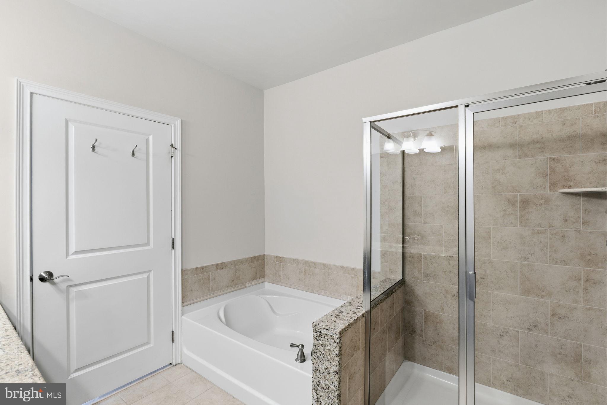 600 Commodore Court, Unit 2604 Philadelphia, PA 19146 - Photo 20 of 33 a bathroom with a bathtub and a shower
