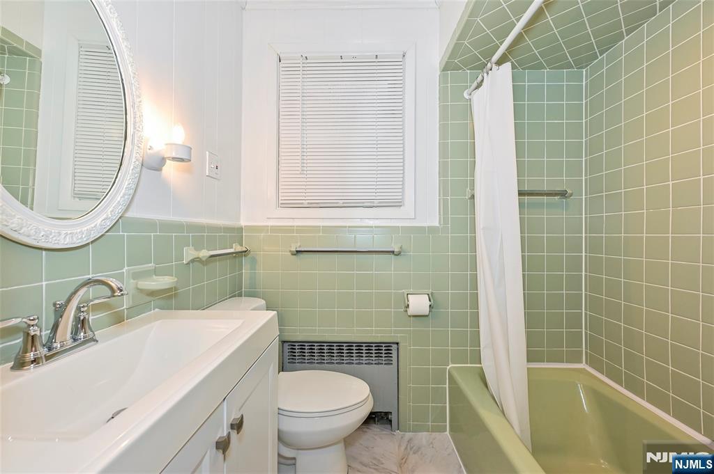 250 Degraw Avenue Teaneck, NJ 07666 - Photo 11 of 14 Gallery Image 11
