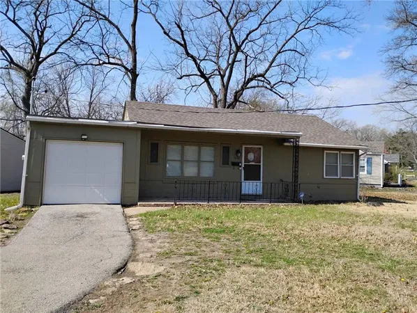 $285,000 | 7400 Lamar Avenue, Overland Park, KS 66204