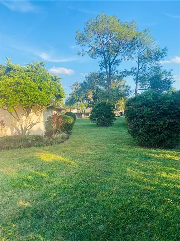 a view of a house with backyard and garden