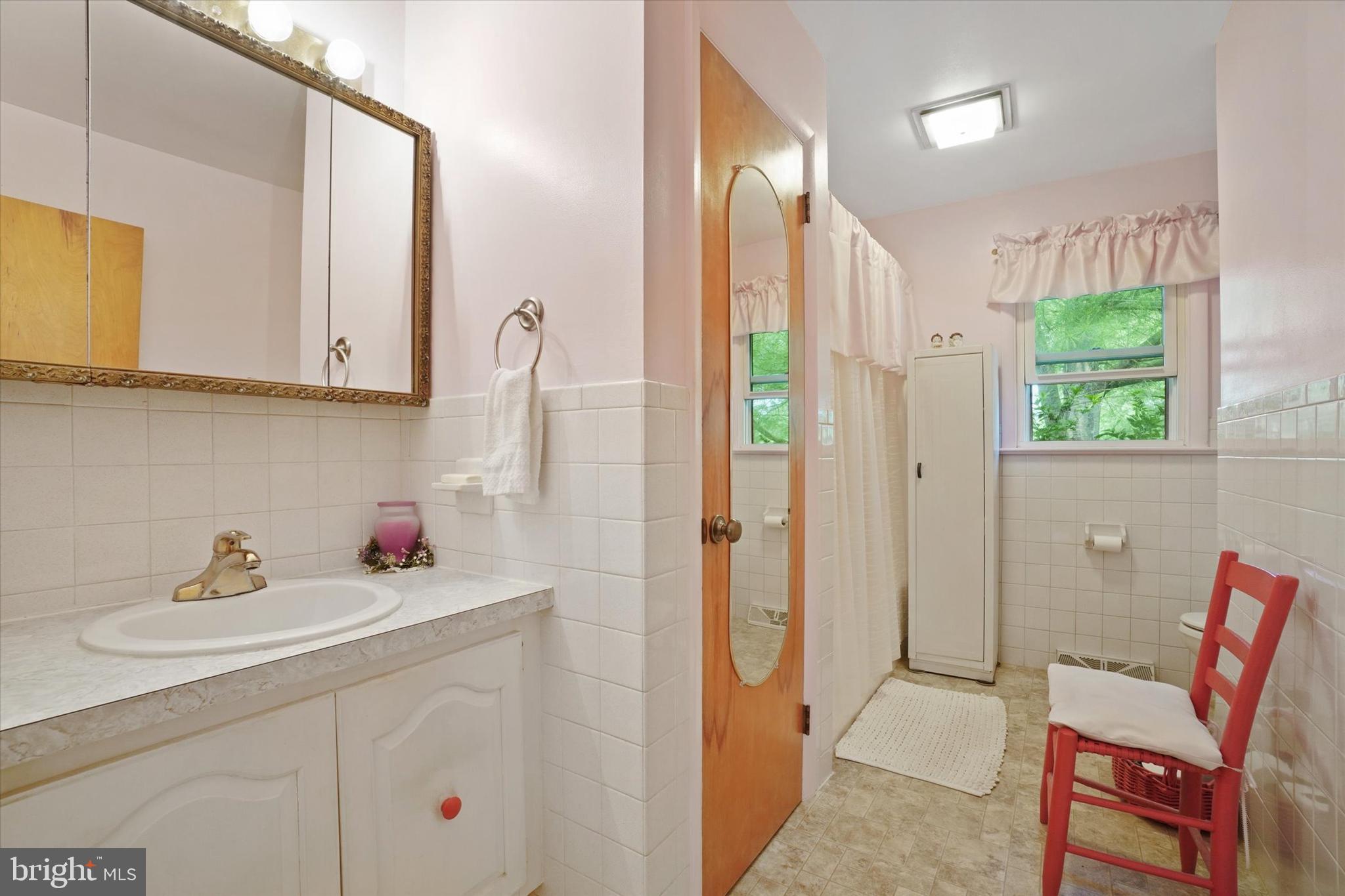 2035 Greenbriar Road York, PA 17404 - Photo 15 of 31 Gallery Image 15