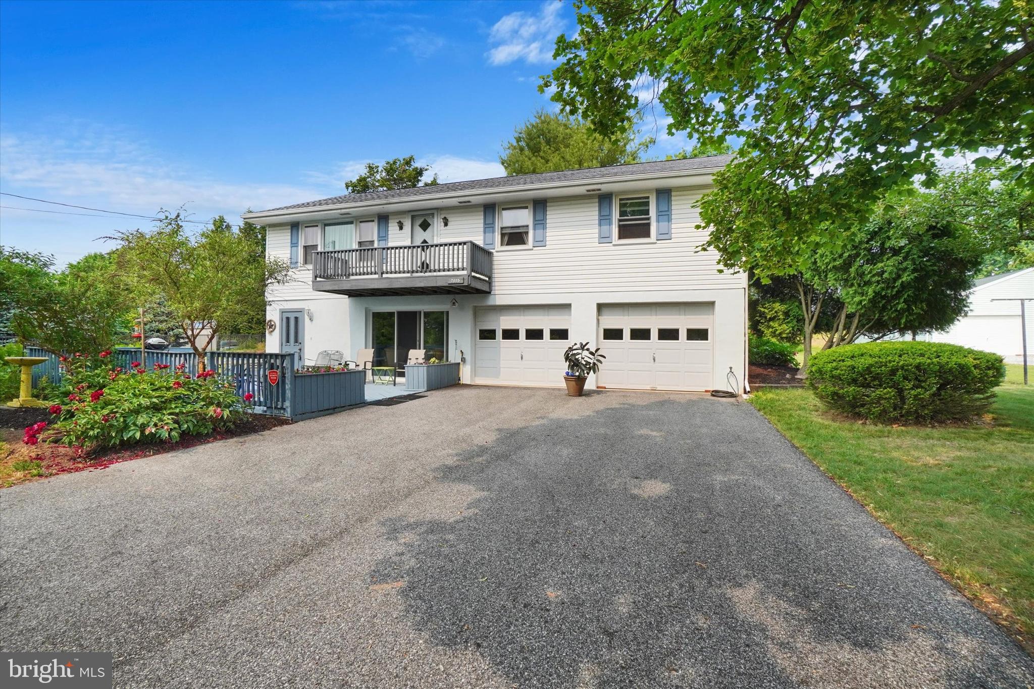 2035 Greenbriar Road York, PA 17404 - Photo 2 of 31 Gallery Image 2