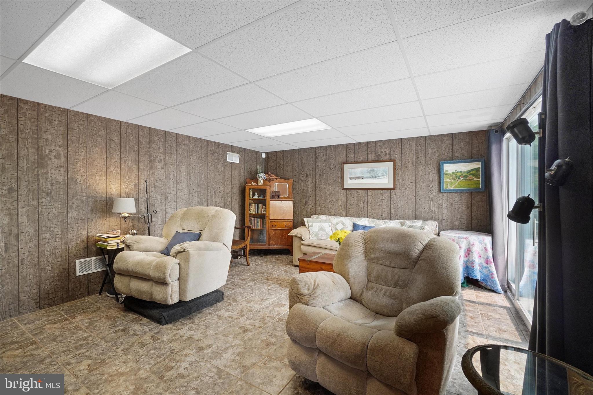 2035 Greenbriar Road York, PA 17404 - Photo 4 of 31 Gallery Image 4