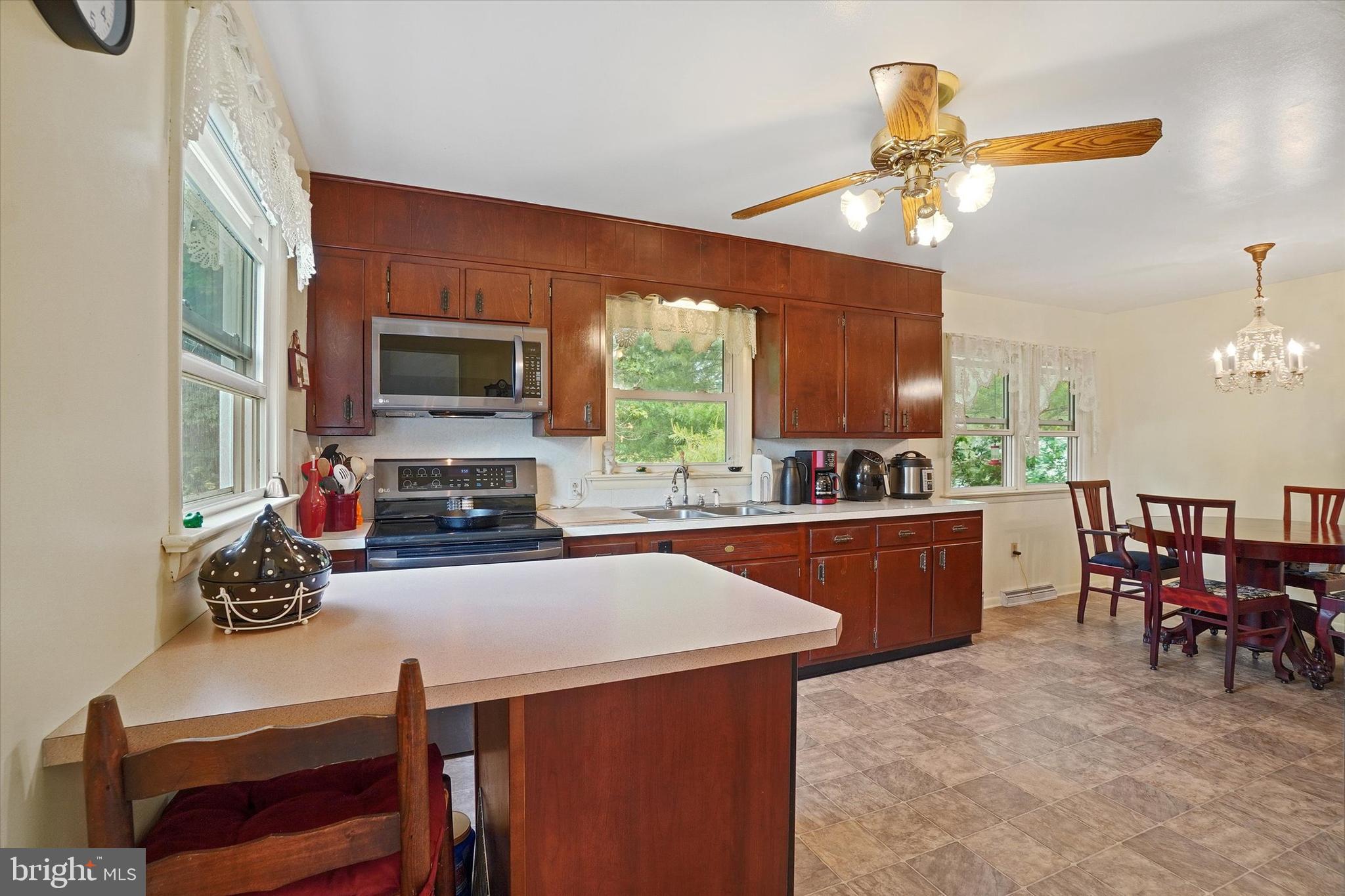 2035 Greenbriar Road York, PA 17404 - Photo 6 of 31 Gallery Image 6