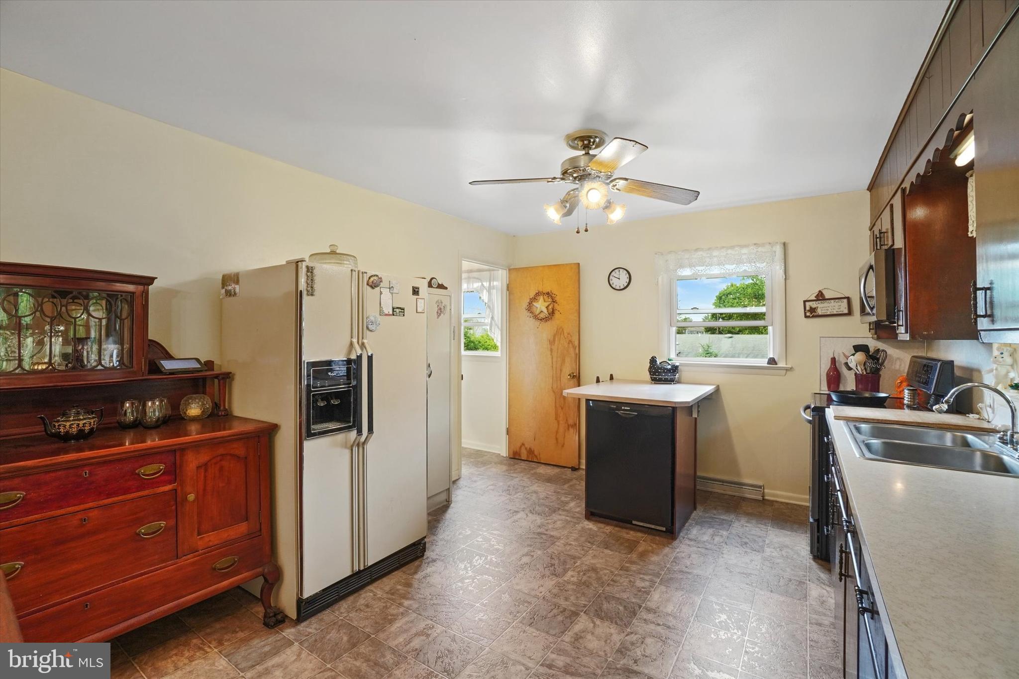 2035 Greenbriar Road York, PA 17404 - Photo 7 of 31 Gallery Image 7
