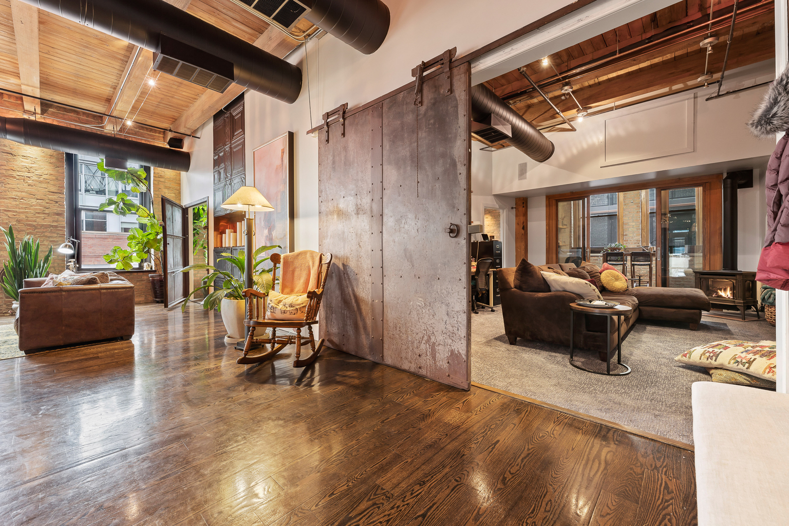 1101 West Lake Street, Unit 5E Chicago, IL 60607 - Photo 23 of 38 a living room filled with furniture
