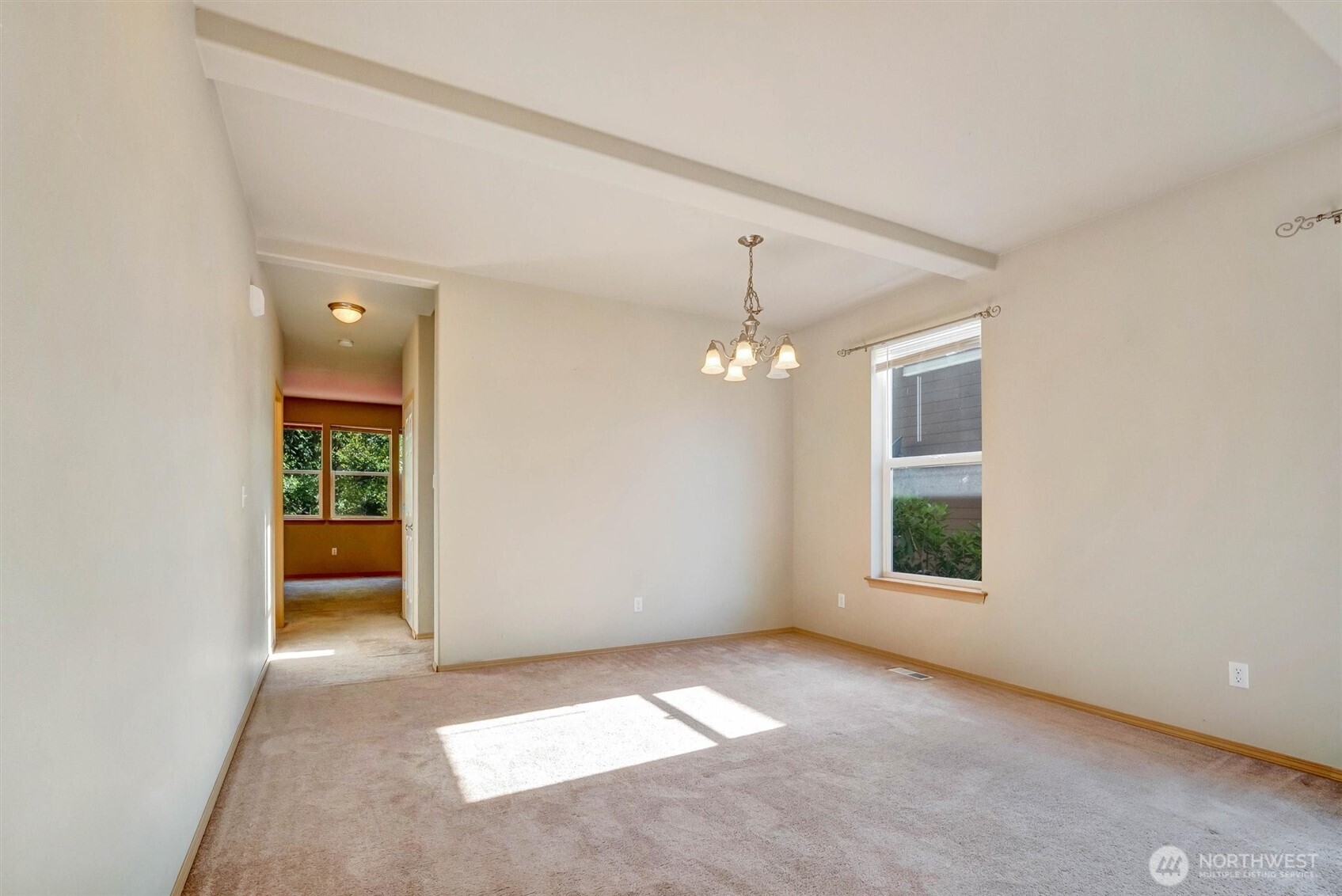2426 Stafford Way Bothell, WA 98012 - Photo 4 of 40