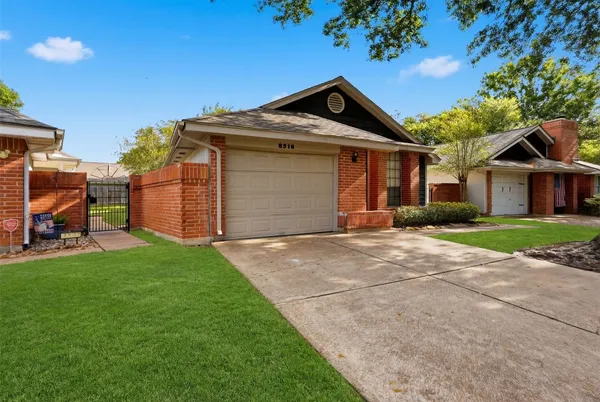 $1,650 | 8518 Pool Creek Drive, Houston, TX 77095