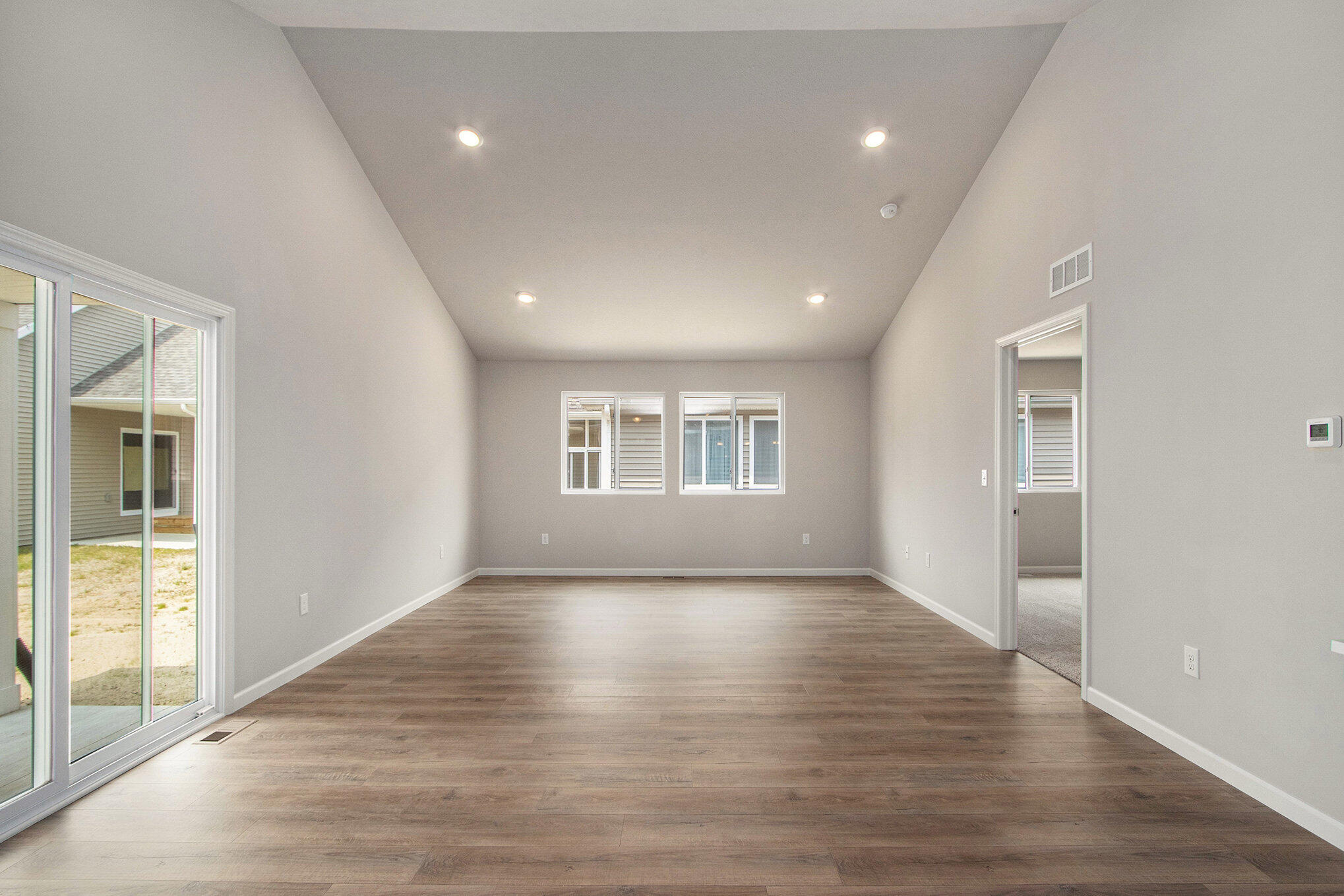 518 McKinley Three Rivers, MI 49093 - Photo 11 of 26 MTR033-V1245DF-Great Room4