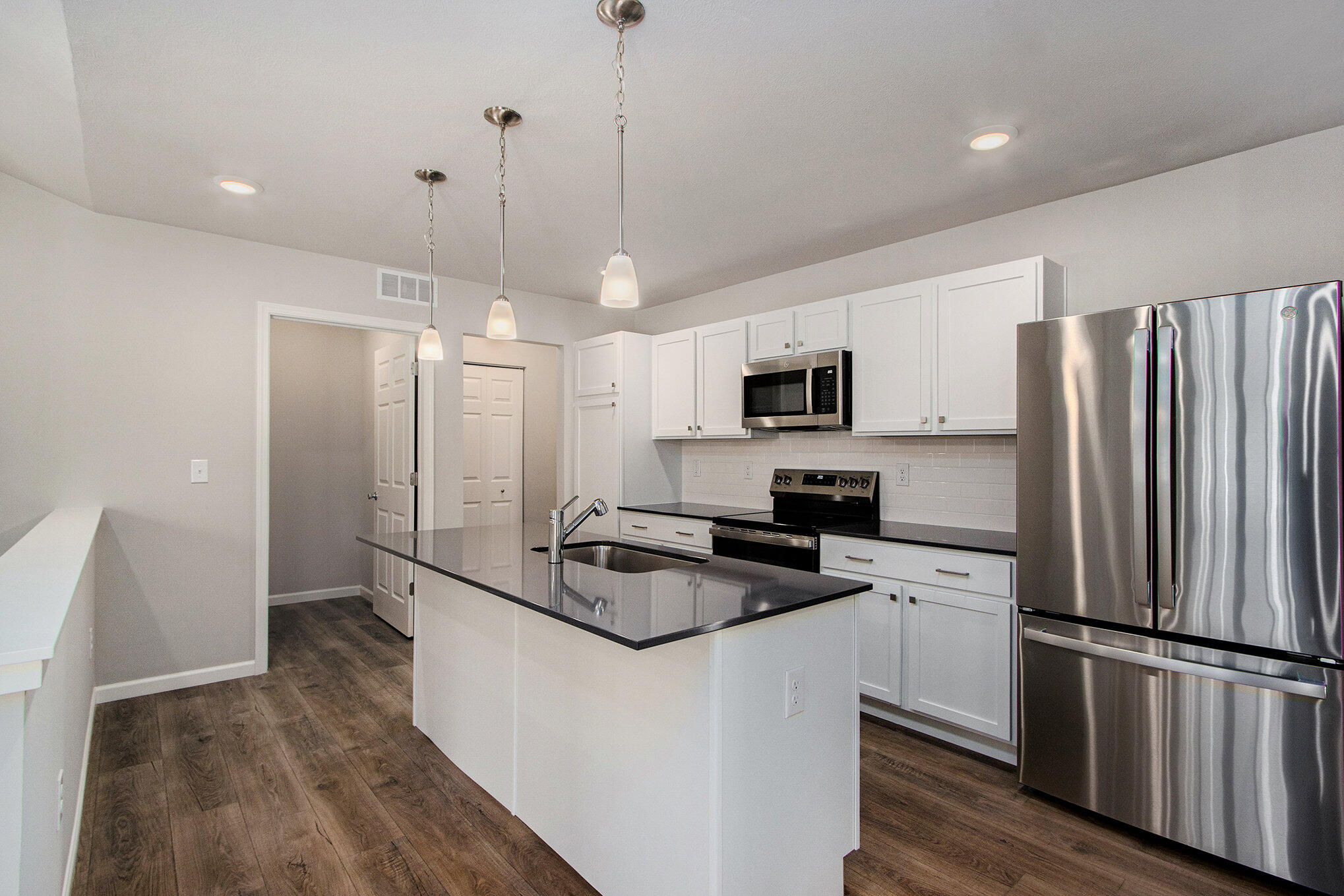 518 McKinley Three Rivers, MI 49093 - Photo 4 of 26 MTR033-V1245DF-Kitchen2