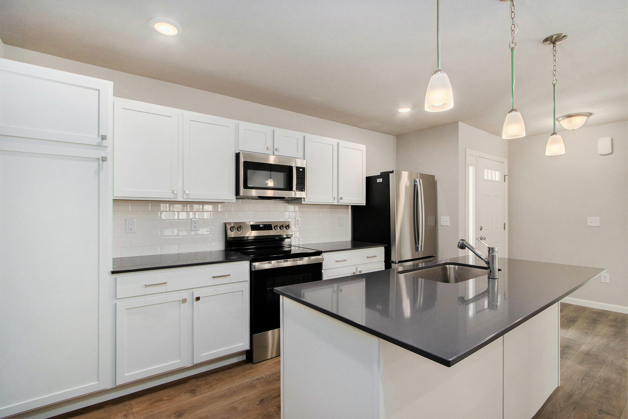 518 McKinley Three Rivers, MI 49093 - Photo 6 of 26 MTR033-V1245DF-Kitchen4