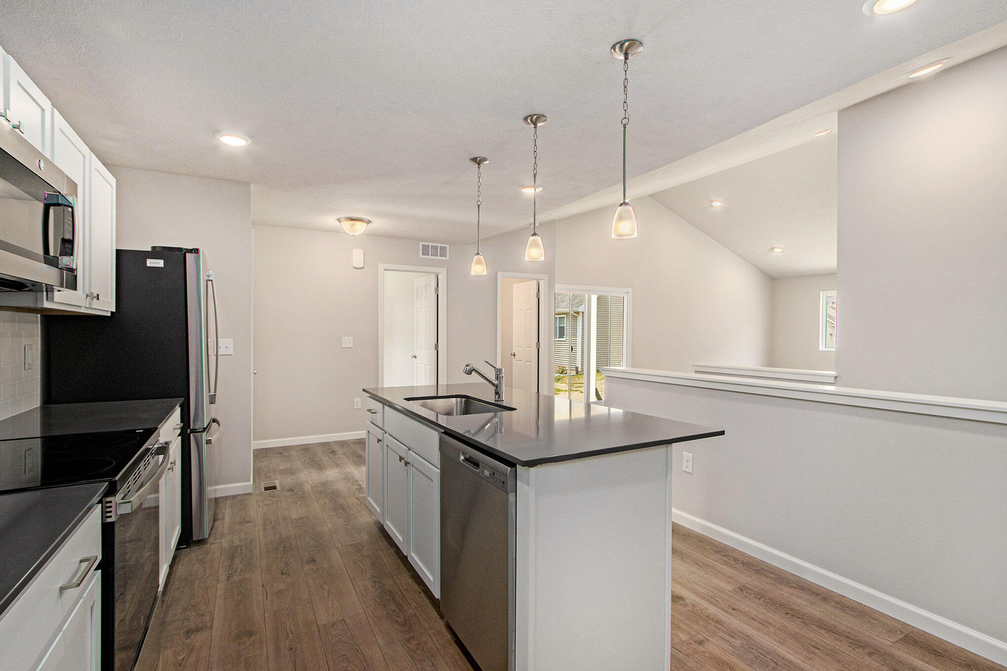 518 McKinley Three Rivers, MI 49093 - Photo 7 of 26 MTR033-V1245DF-Kitchen5