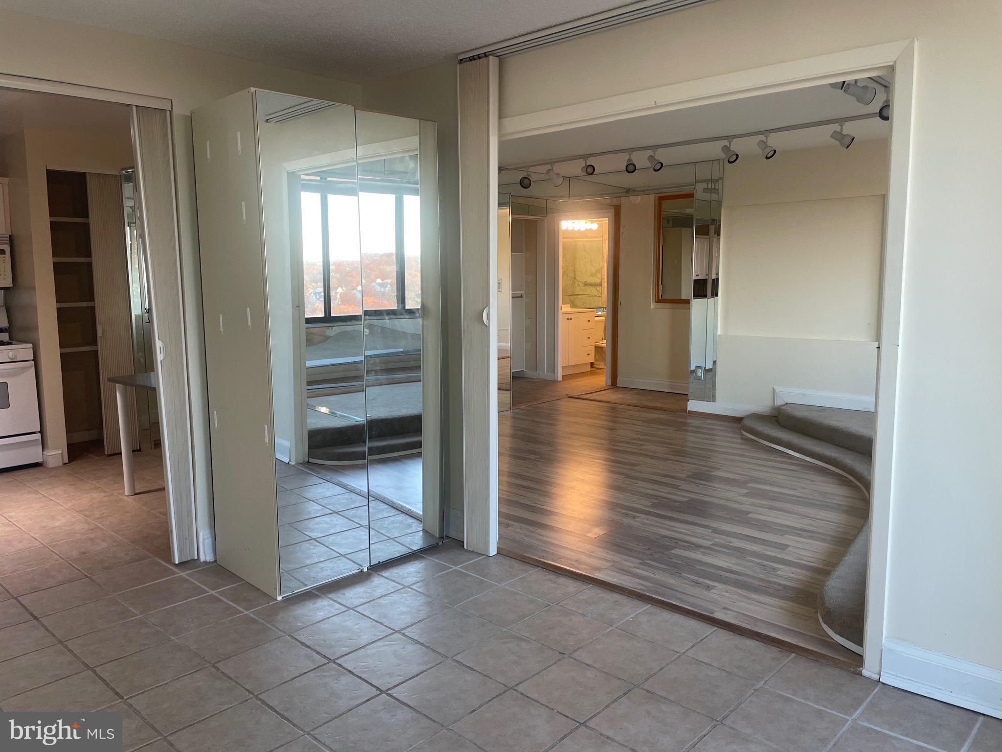 5225 Pooks Hill Road, Unit 1824N Bethesda, MD 20814 - Photo 6 of 50 en view interior of the house and hallway