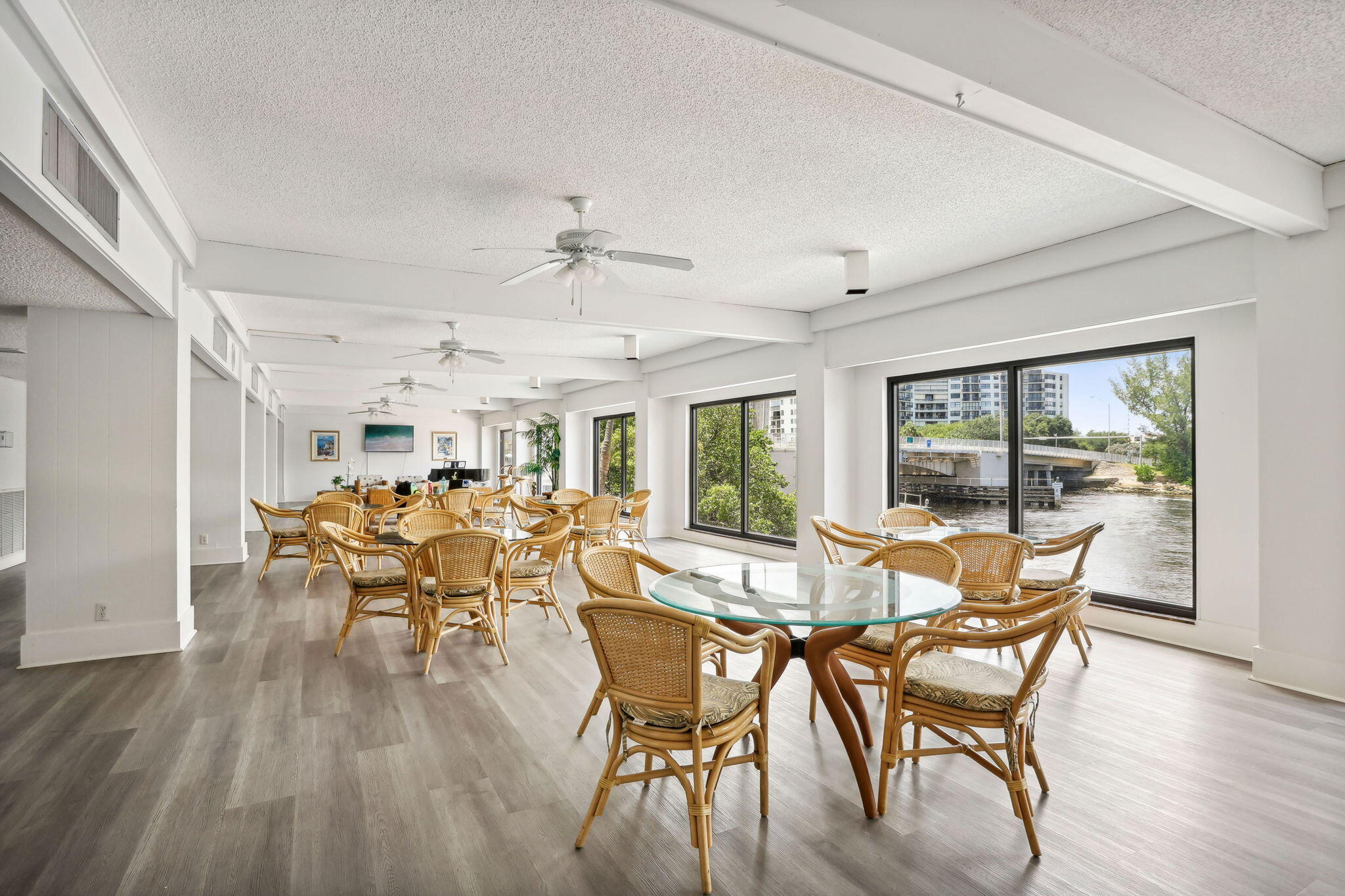 1401 North Riverside Drive, Unit 501 Pompano Beach, FL 33062 - Photo 25 of 31 22-web-or-mls-19-print-0E2A9883