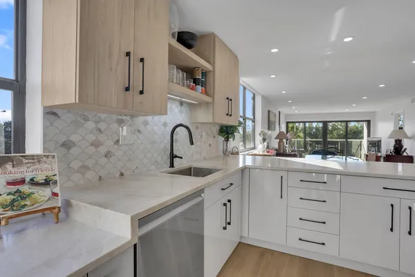 $465,500 | 1401 North Riverside Drive, Unit 501, Pompano Beach, FL 33062