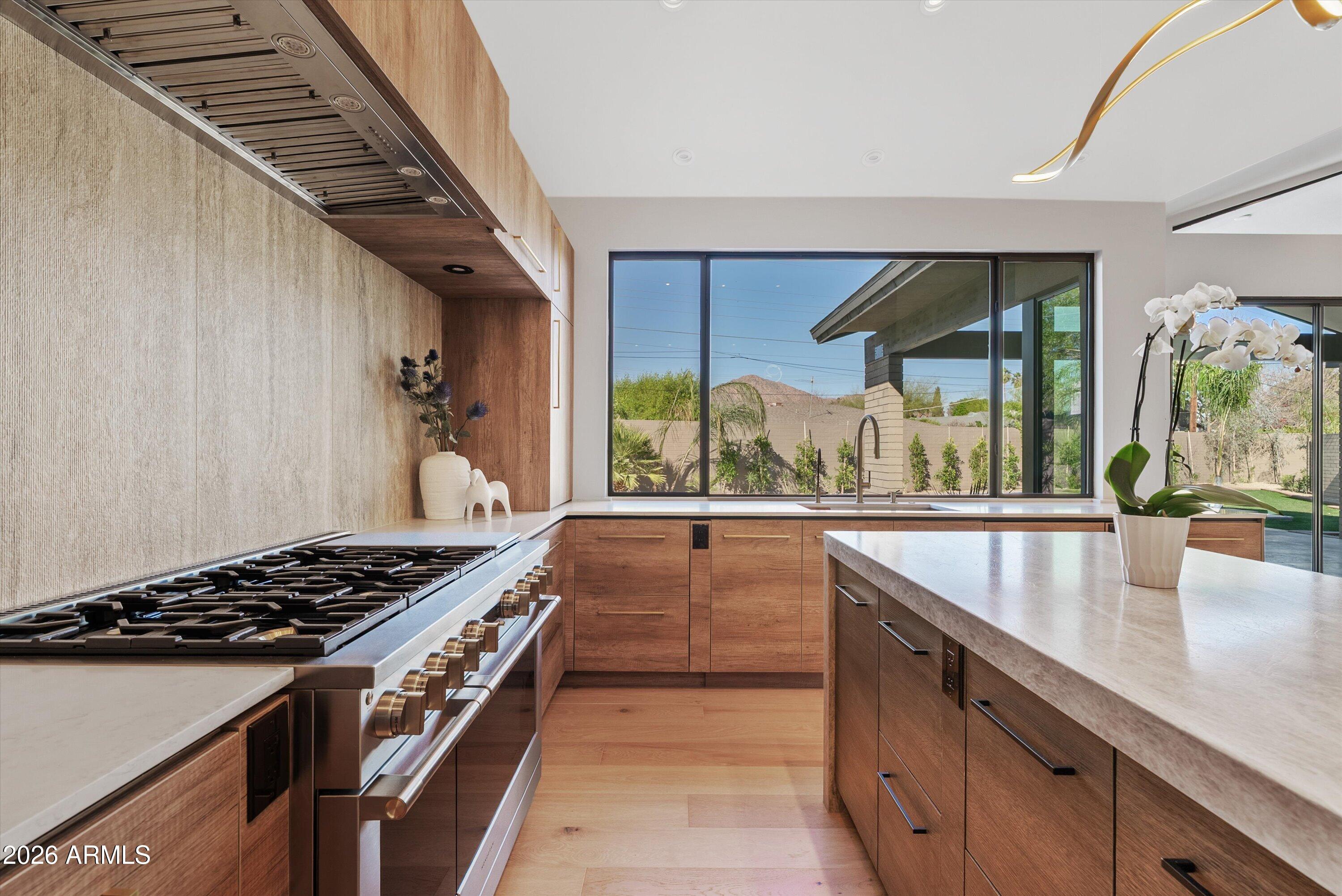 4610 East Flower Street Phoenix, AZ 85018 - Photo 8 of 41 Kitchen