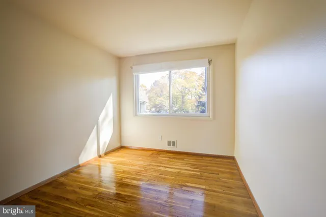 $3,900 | 14105 Parkland Drive, Rockville, MD 20853