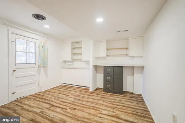 $3,900 | 14105 Parkland Drive, Rockville, MD 20853