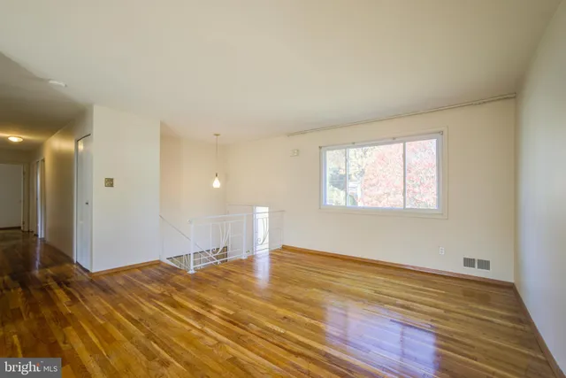 $3,900 | 14105 Parkland Drive, Rockville, MD 20853