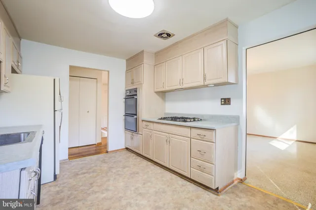 $3,900 | 14105 Parkland Drive, Rockville, MD 20853