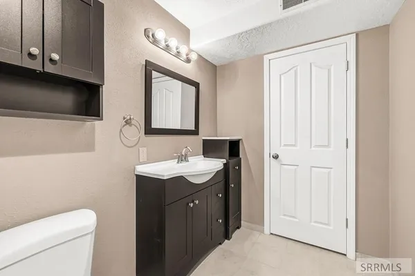 $399,900 | 1145 East Airport Road, Blackfoot, ID 83221