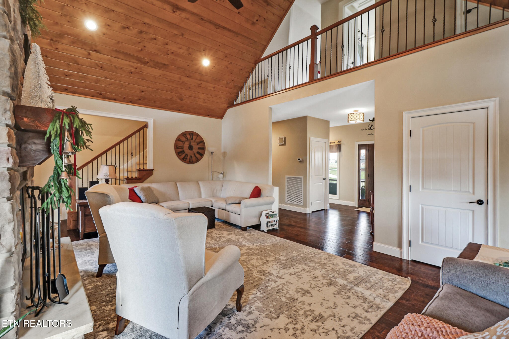 370 Randolph Road Crossville, TN 38571 - Photo 15 of 60 a living room with furniture and a rug
