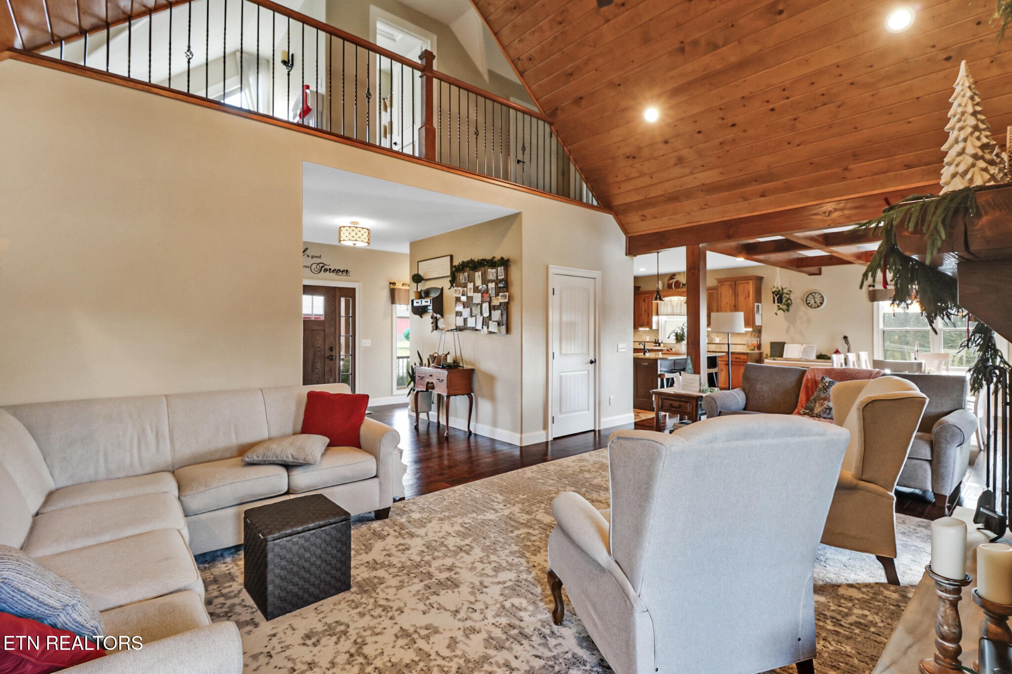 370 Randolph Road Crossville, TN 38571 - Photo 16 of 60 a living room with furniture