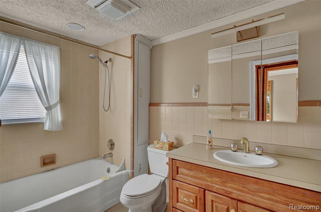 4901 Pointe Tremble Road Algonac, MI 48001 - Photo 10 of 45