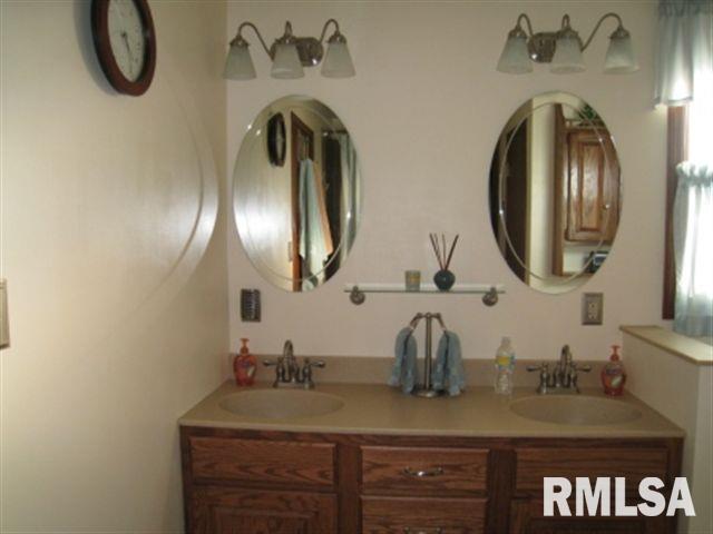 21 Oak Grove Road Geneseo, IL 61254 - Photo 11 of 12 Gallery Image 11