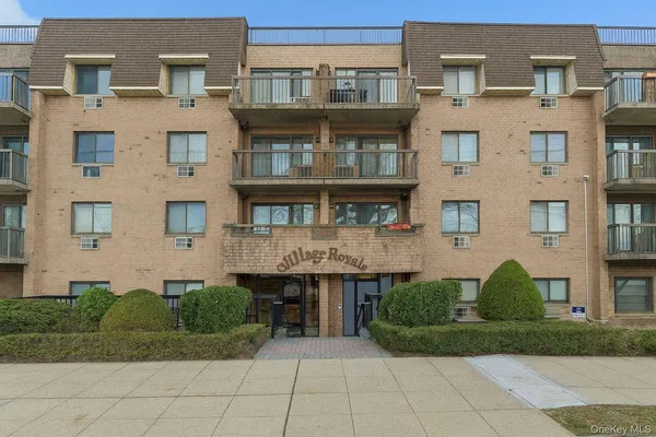 $659,000 | 61-12 69th Street, Unit 2M | Middle Village