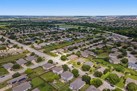 $335,000 | 605 Holbrooke Street, Hutto, TX 78634