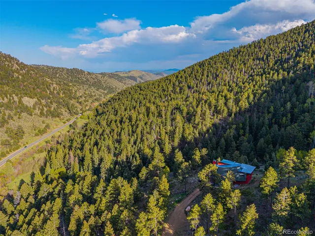 a view of a back yard of the house