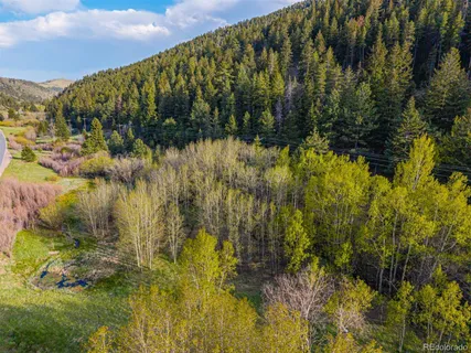 a view of a houses with a yard