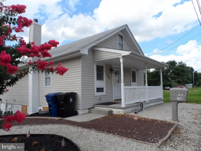 a front view of house with yard