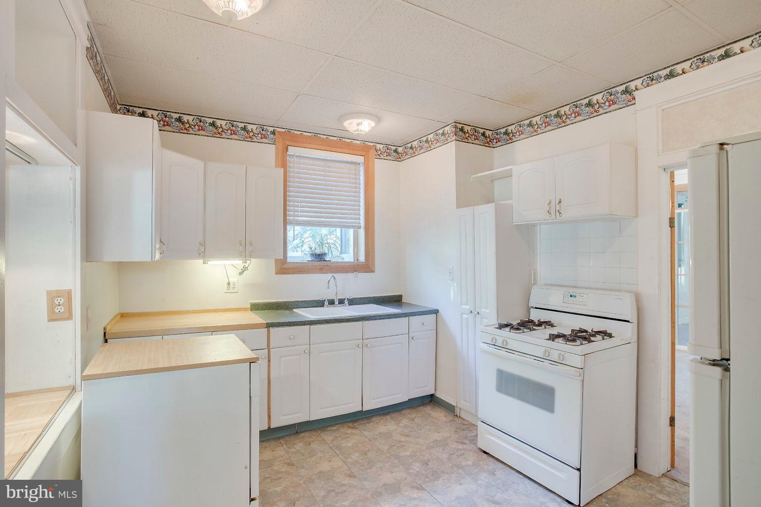 4709 Pilgrim Road Baltimore, MD 21214 - Photo 12 of 44 Kitchen