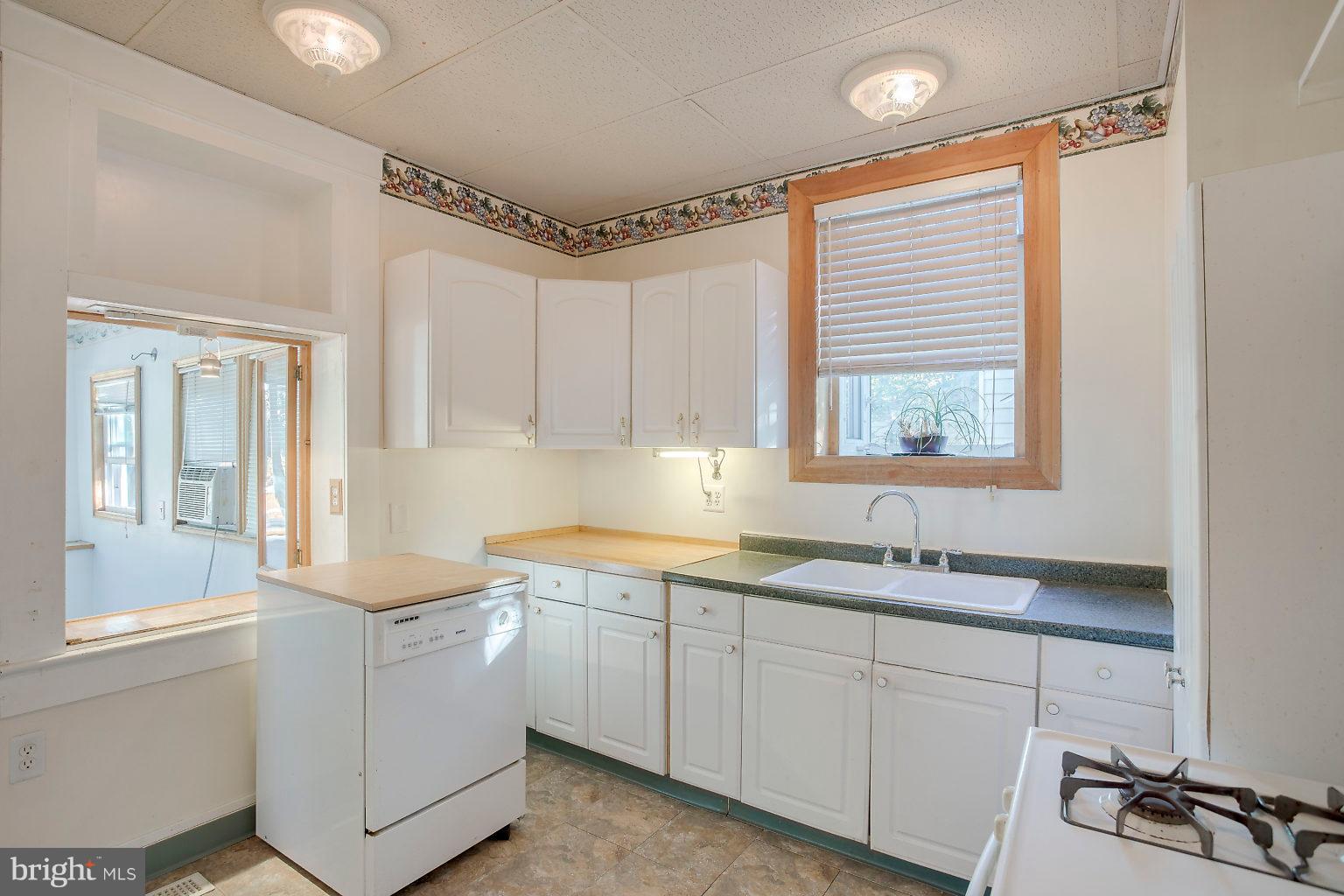 4709 Pilgrim Road Baltimore, MD 21214 - Photo 13 of 44 Kitchen