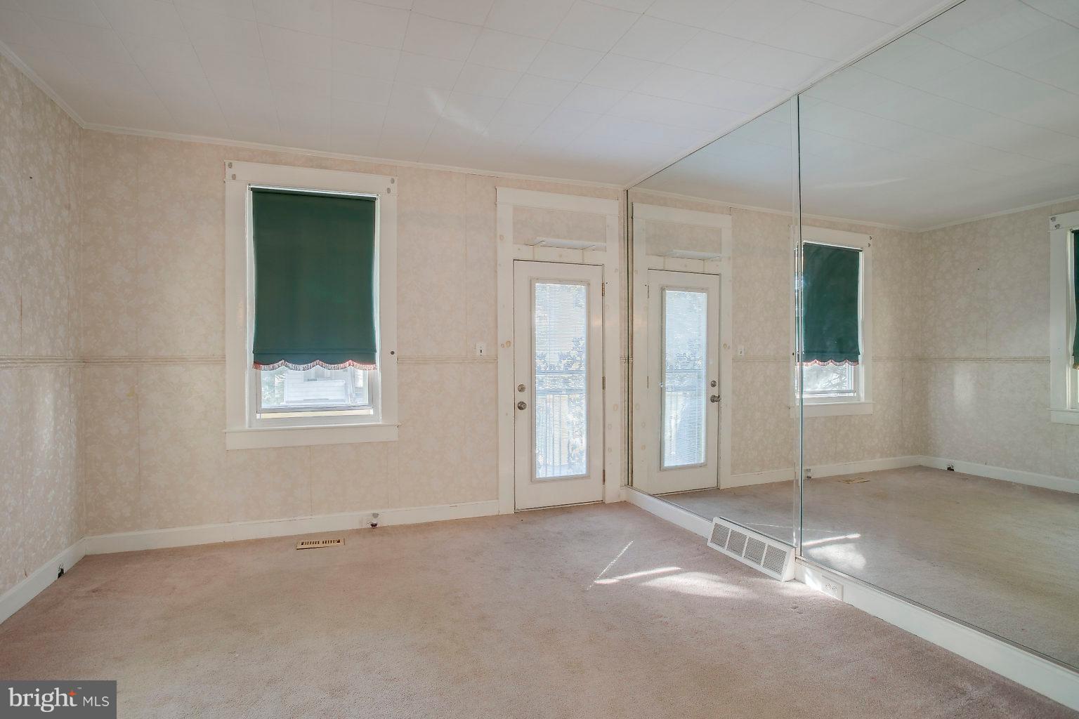 4709 Pilgrim Road Baltimore, MD 21214 - Photo 18 of 44 Living Room w mirrored wall