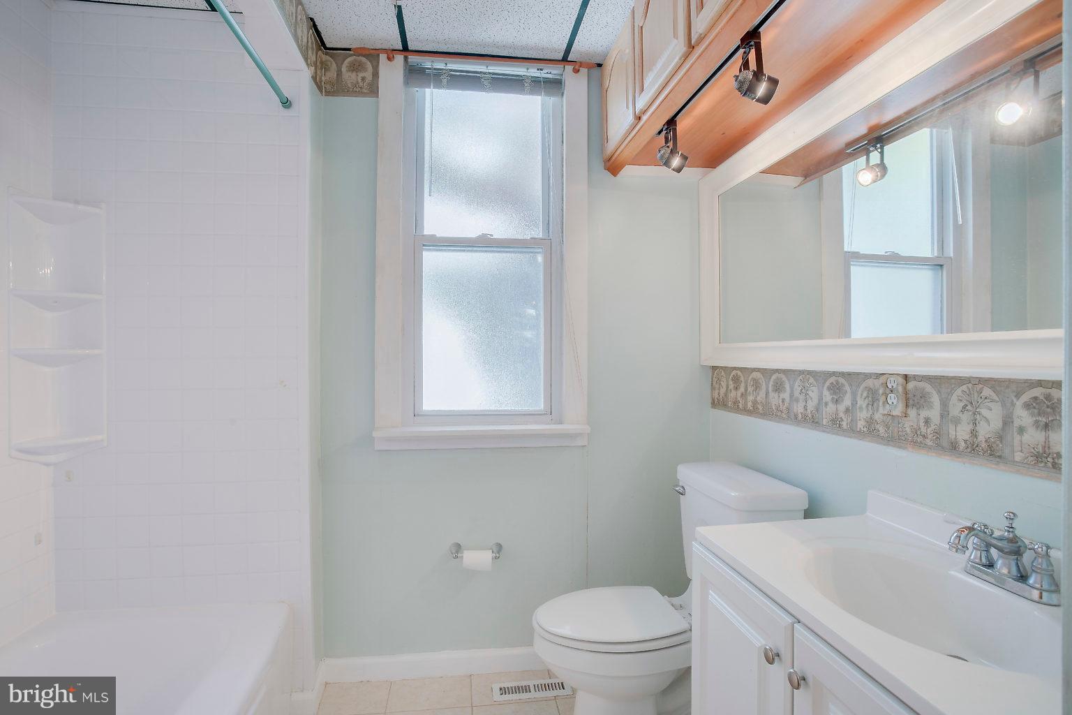 4709 Pilgrim Road Baltimore, MD 21214 - Photo 20 of 44 Main Level Full bathroom
